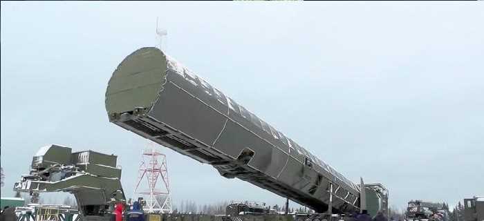 दुनिया में आने वाली है परमाणु हथियारों की बाढ़ः रिपोर्ट